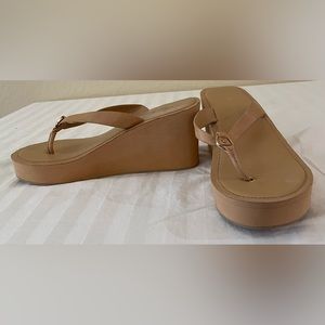 Aldo Flip Flop Wedge heel in Nude